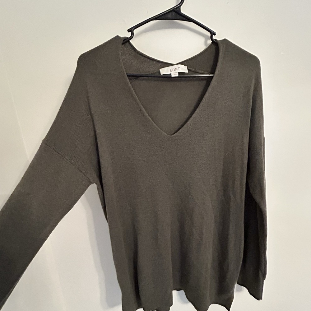 Loft Soft Knit V-Neck Pullover Lightweight Sweater Shirt Olive‎ Green Size M
